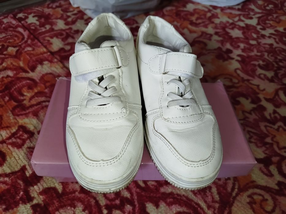 Продам білі кеди