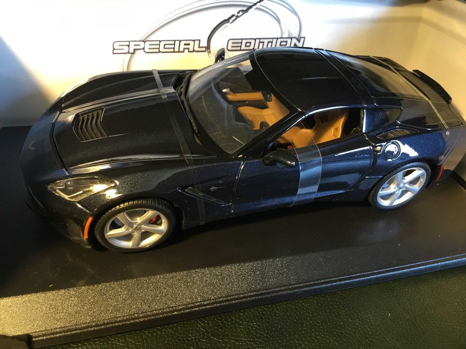 Модель автомобиля CHEVROLET CORVETTE STINGRAY от MAISTO масштаб 1 к 18