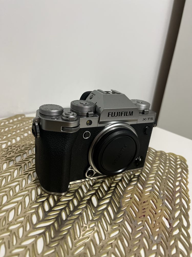 Aparat FujiFilm x-T5 + obiektyw sigma 18-55 f/2.8