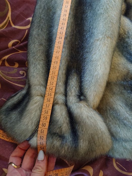 Продаю теплу та стильну жіночу полушубку 48 розміру.