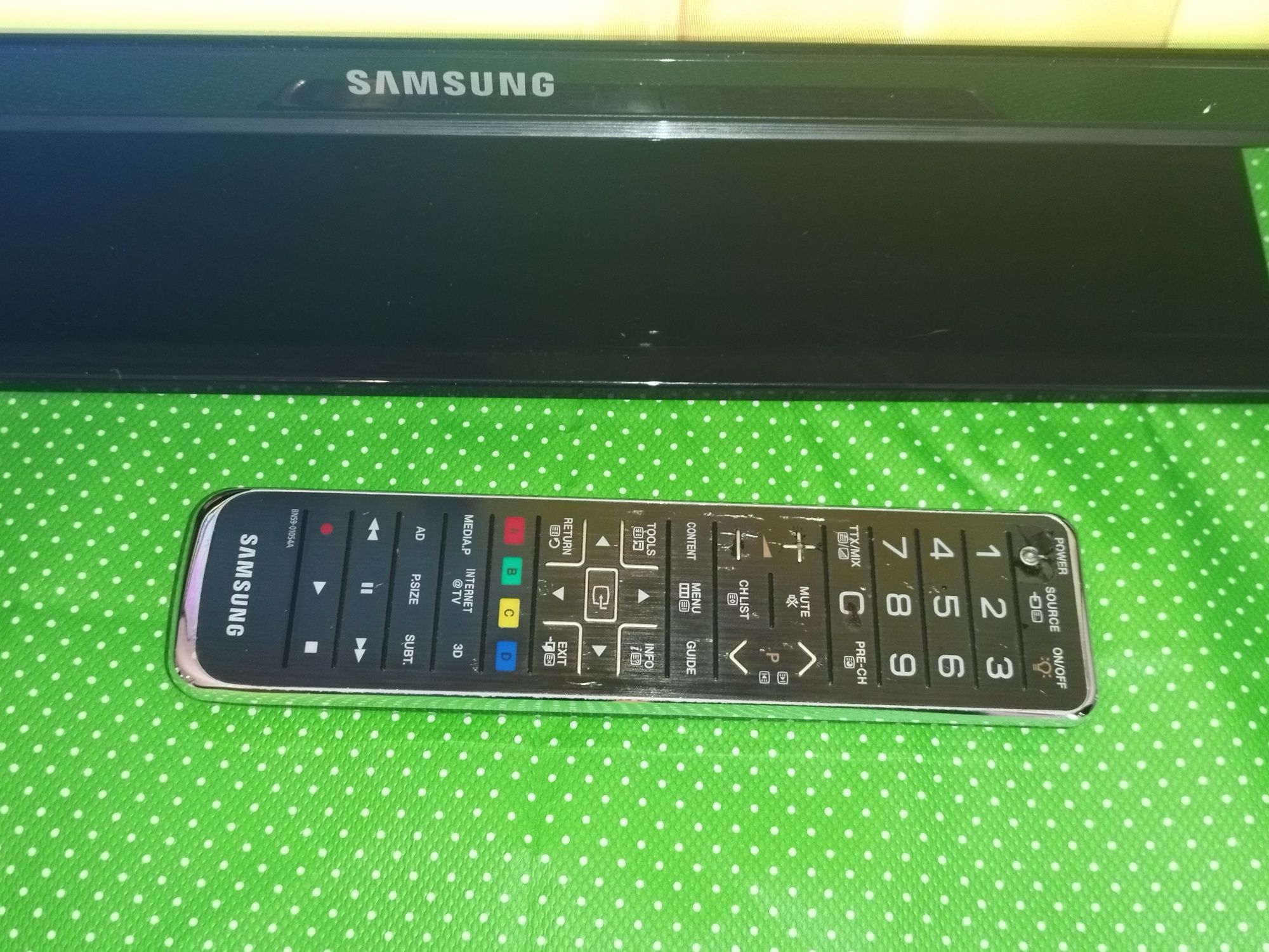 Telewizor Samsung model UE32EH5020W Full hd+ PILOT.