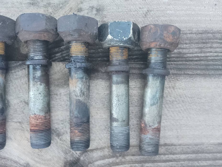 Шпильки, шпільки, гайки, ліві, праві ступиці ЗІЛ прицепа гкб 817-819