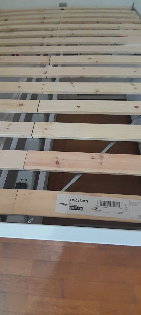 Cama completa IKEA 140 x 200cm em  ótimo estado com colchão!!!