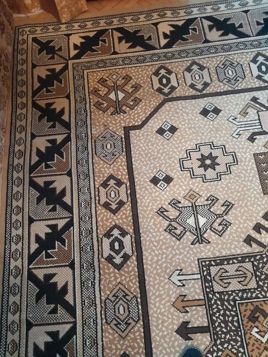 Палац на підлогу різнокольоровий