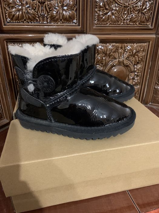 Уггі для дівчинки