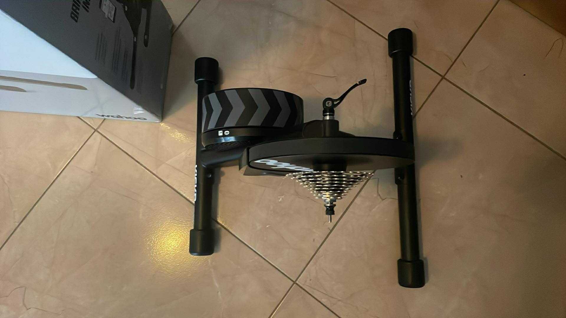 Trenażer Wahoo Kickr Core Smart + kaseta Shimano + mata TACX WAHOO
