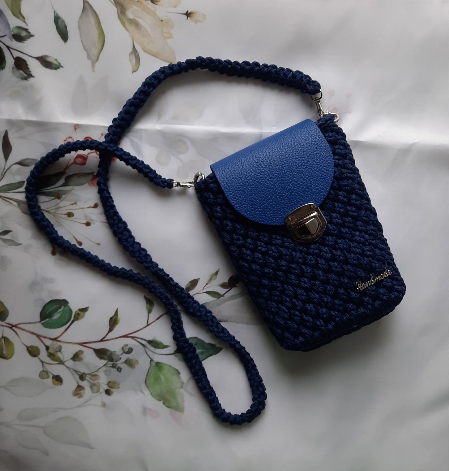 Mini torebka etui na telefon handmade na szydełku granat chaber skóra