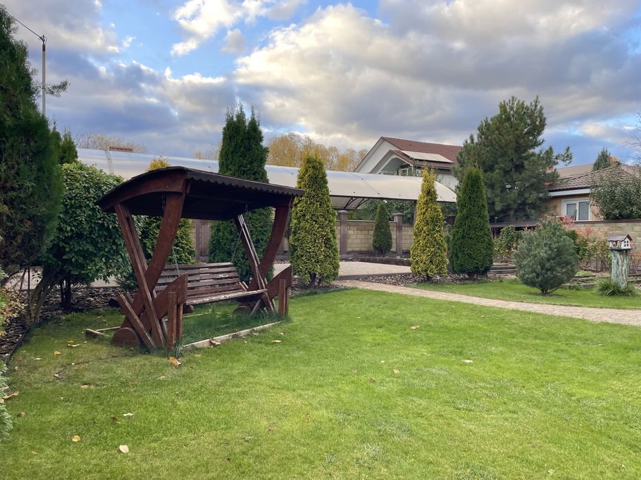 Надійність, тепло, укриття — дім для спокійного життя у Києві