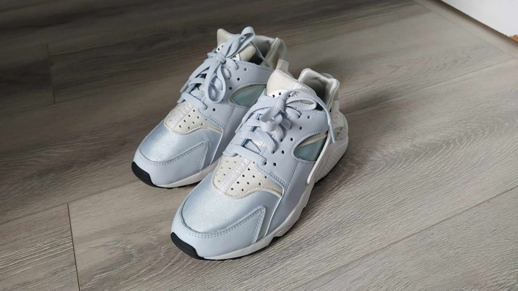 Buty damskie NIKE AIR HUARACHE Rozmiar 37