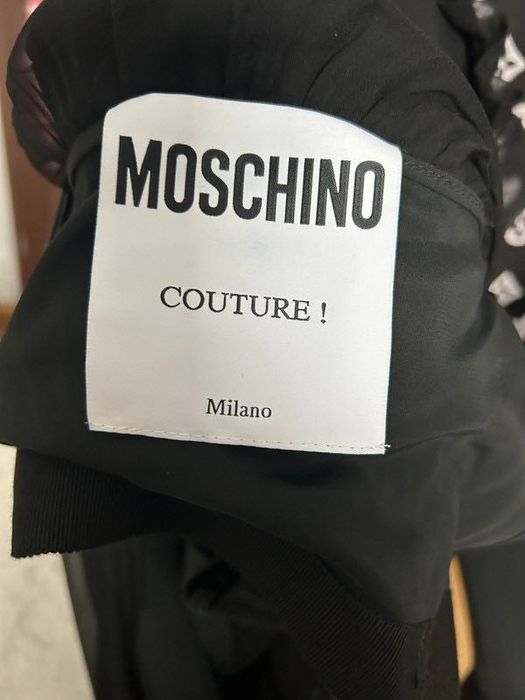 Moschino 40 S  Ma malutkie zaciągnięcie mało rzucające się w oczy