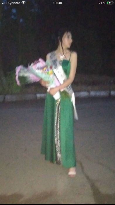 Гарна випускна сукня