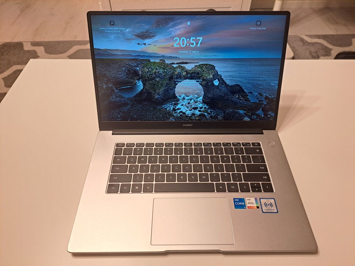 Uniwersalny laptop Huawei MateBook D 15 i5 8GB SSD