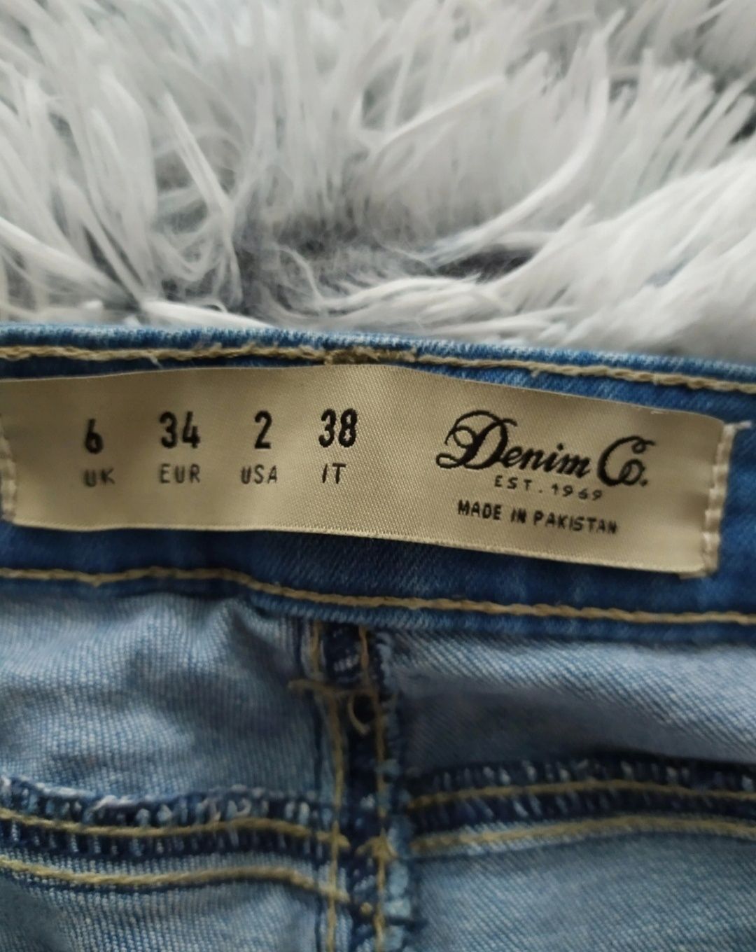 Rurki jeansy z dziurami XS Primark