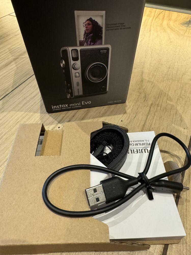 Instax Mini Evo как новый + картридж