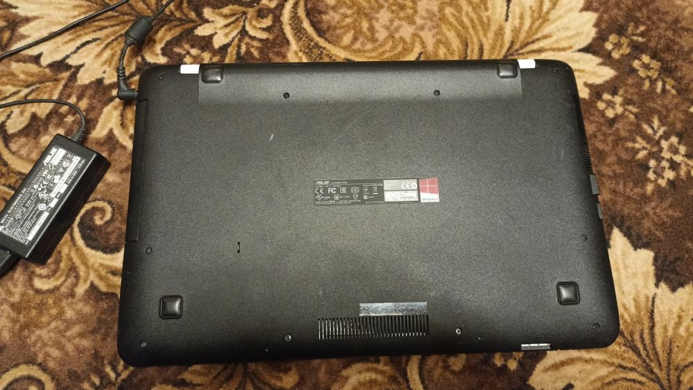 Asus R752M 17.3", intel 4 ядра, DDR3 8 Gb, ssd 256 Gb