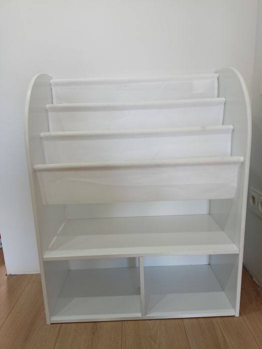 Dziecięcy regał na książki