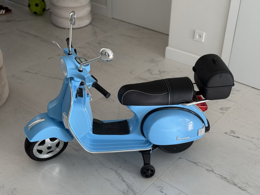 Motorek skuter pojazd akumulatorowy Vespa