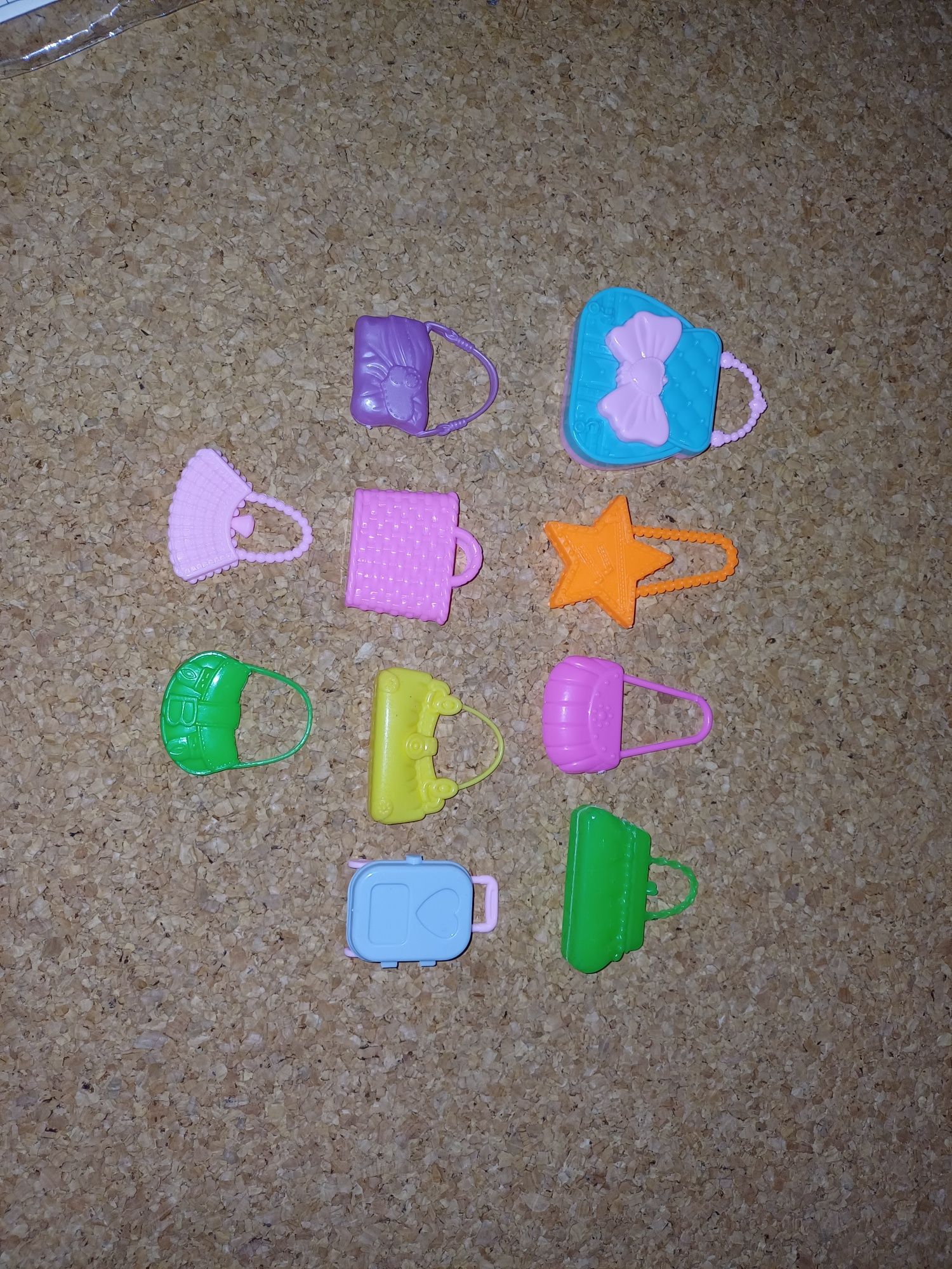 Barbie malas e carteiras, bonecas. 1,50€ cada