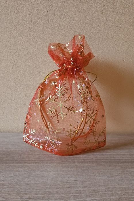 Nowy świąteczny czerwony woreczek na prezent