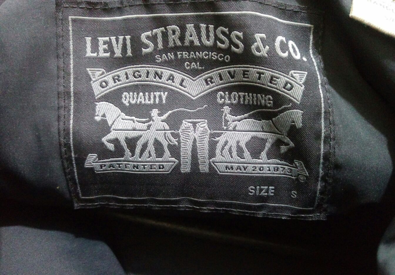 Levi's чоловіча зимова куртка пуховик бомбер