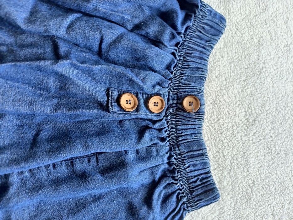 Spódniczka jeans z guziczkami drewnianymi 74