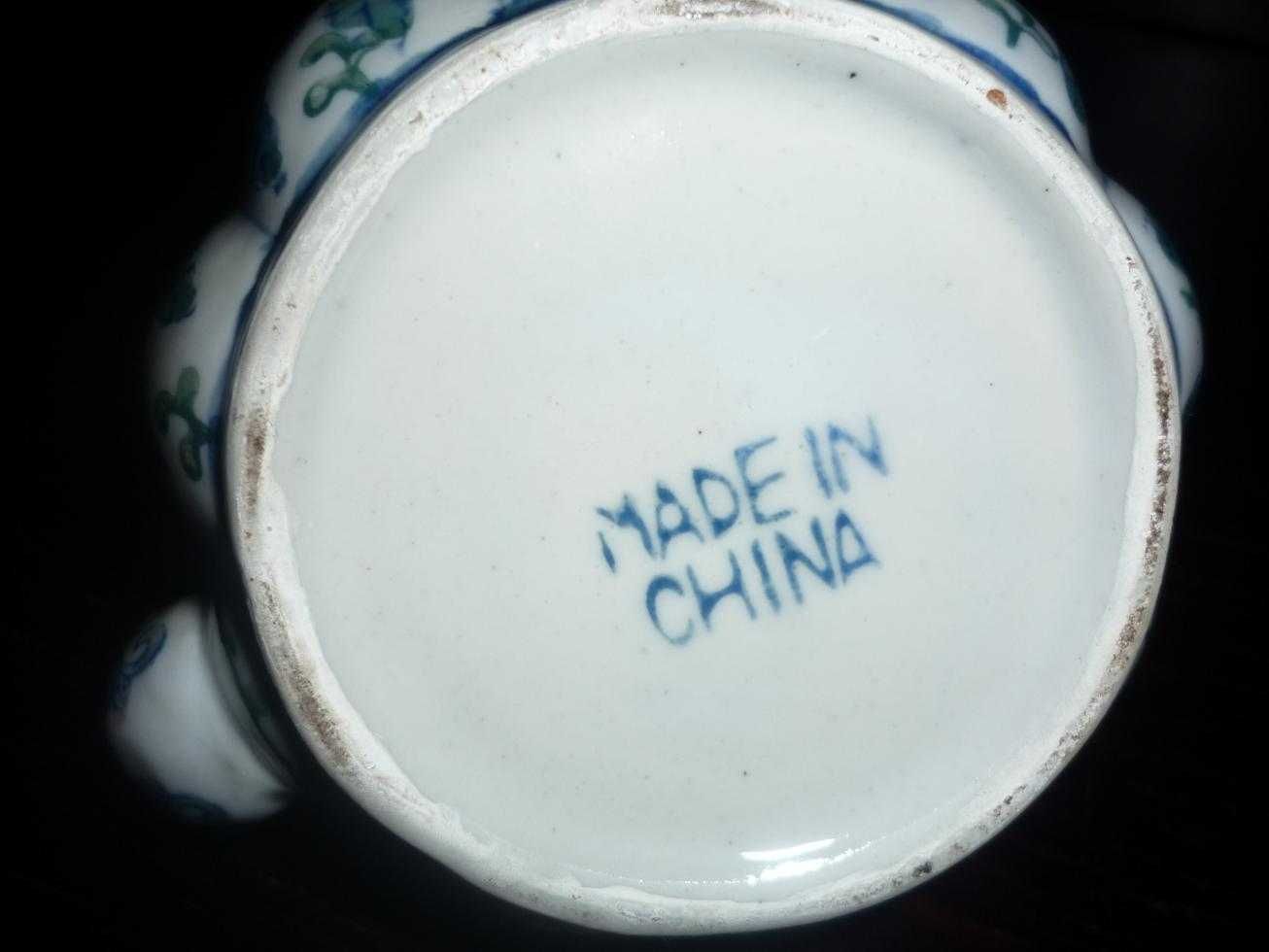 Bule gomado em faiança chinesa