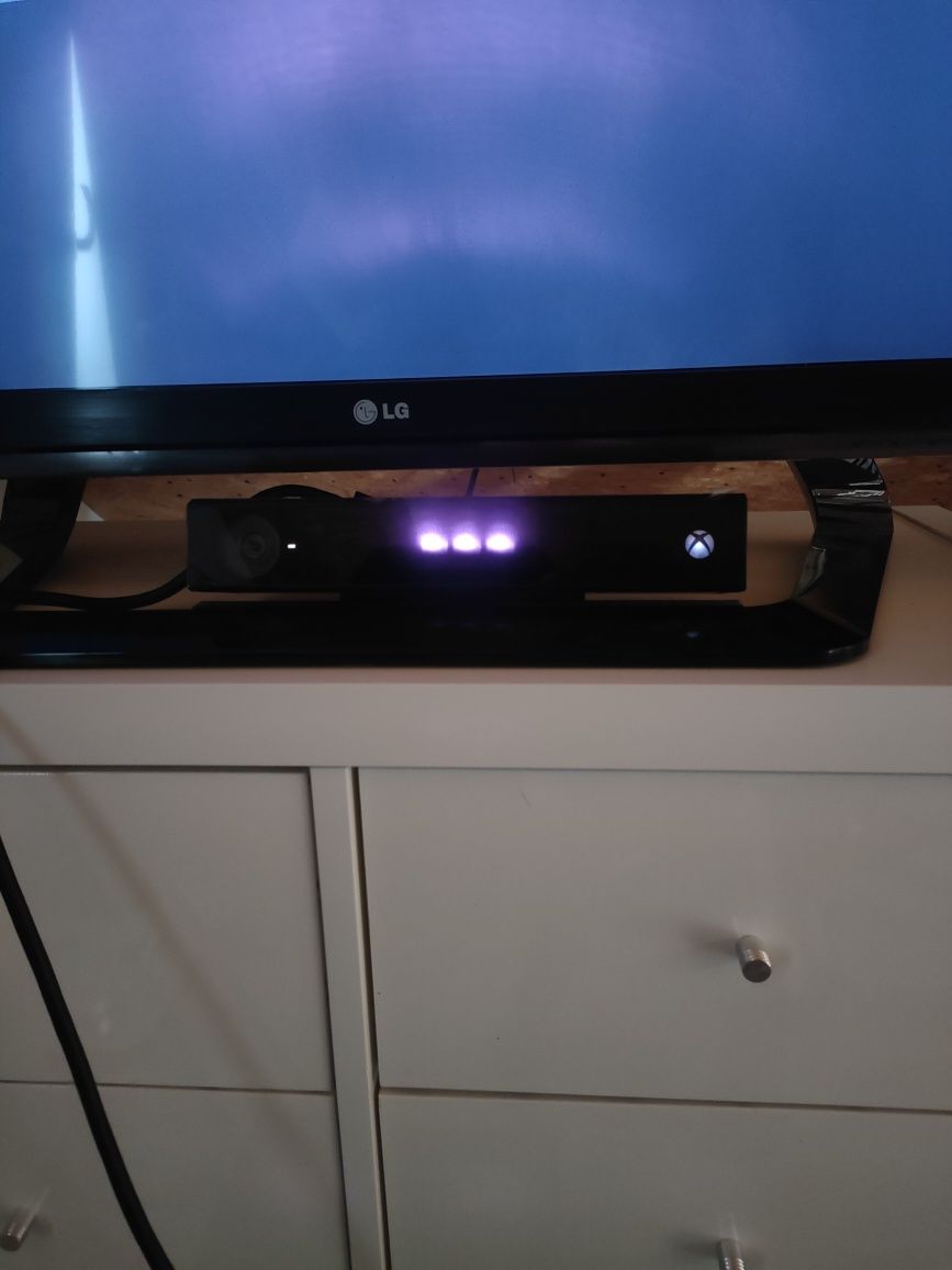 Konsola xbox one + kinect i 7 gier + wiedźmin + pad