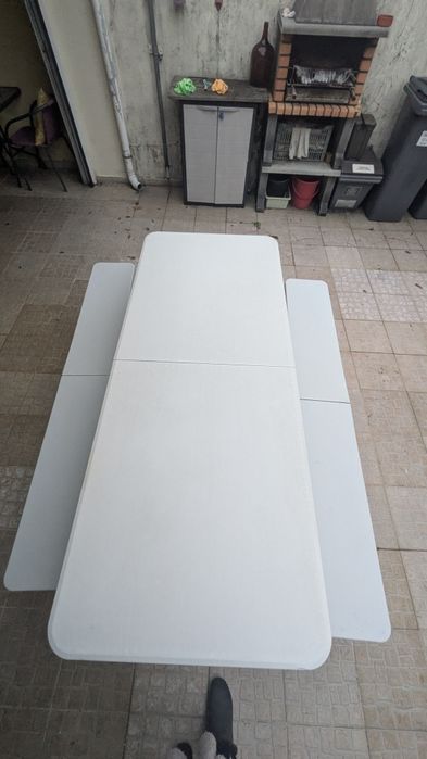 Mesa dobrável e 2 bancos 180 x 75 x 70 cm
