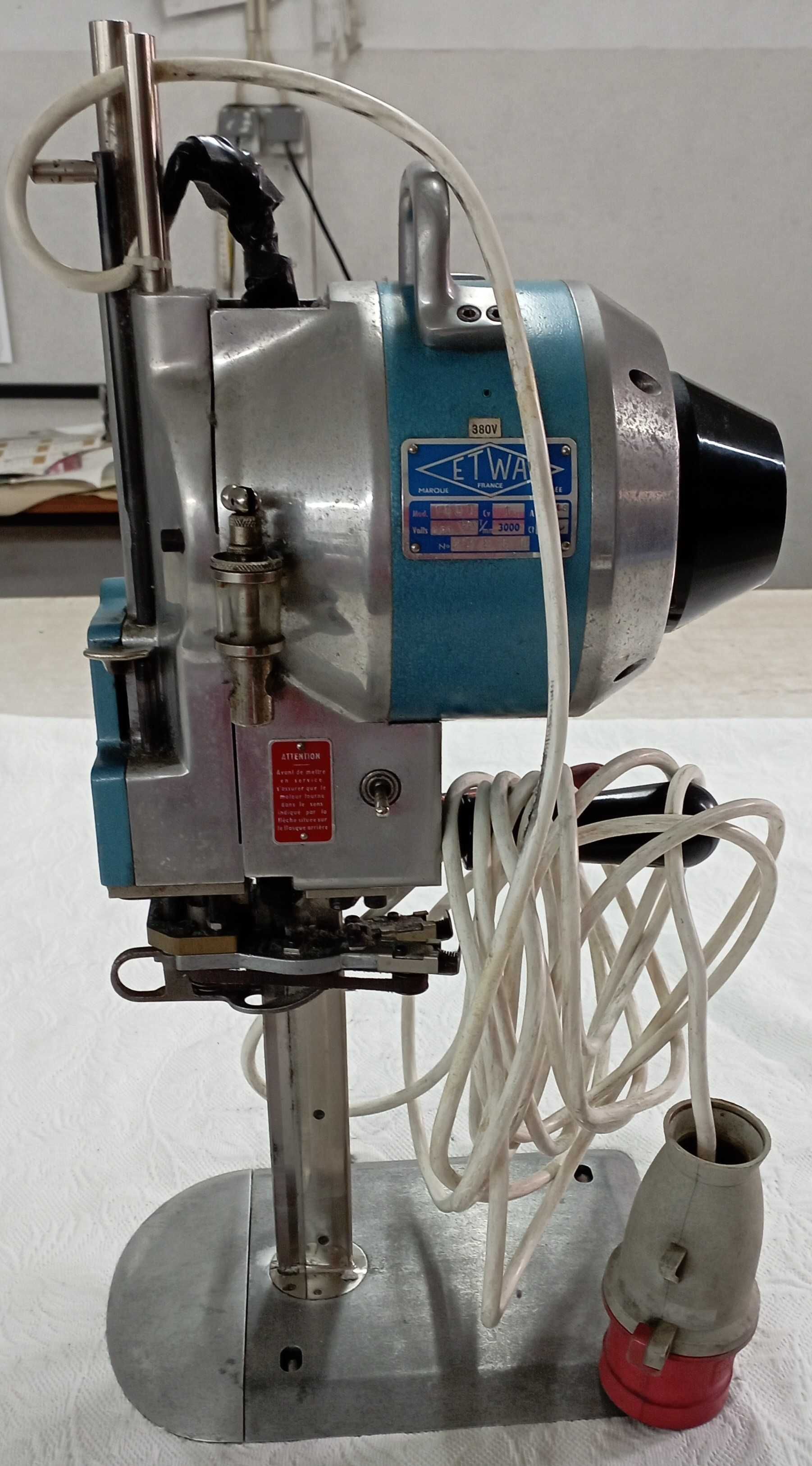 máquina de corte para confecção da marca ETWA usada
