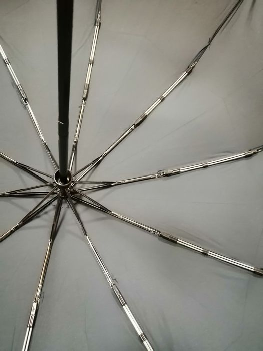 Антивітер зонт. При натисканні відкрив. і складается.