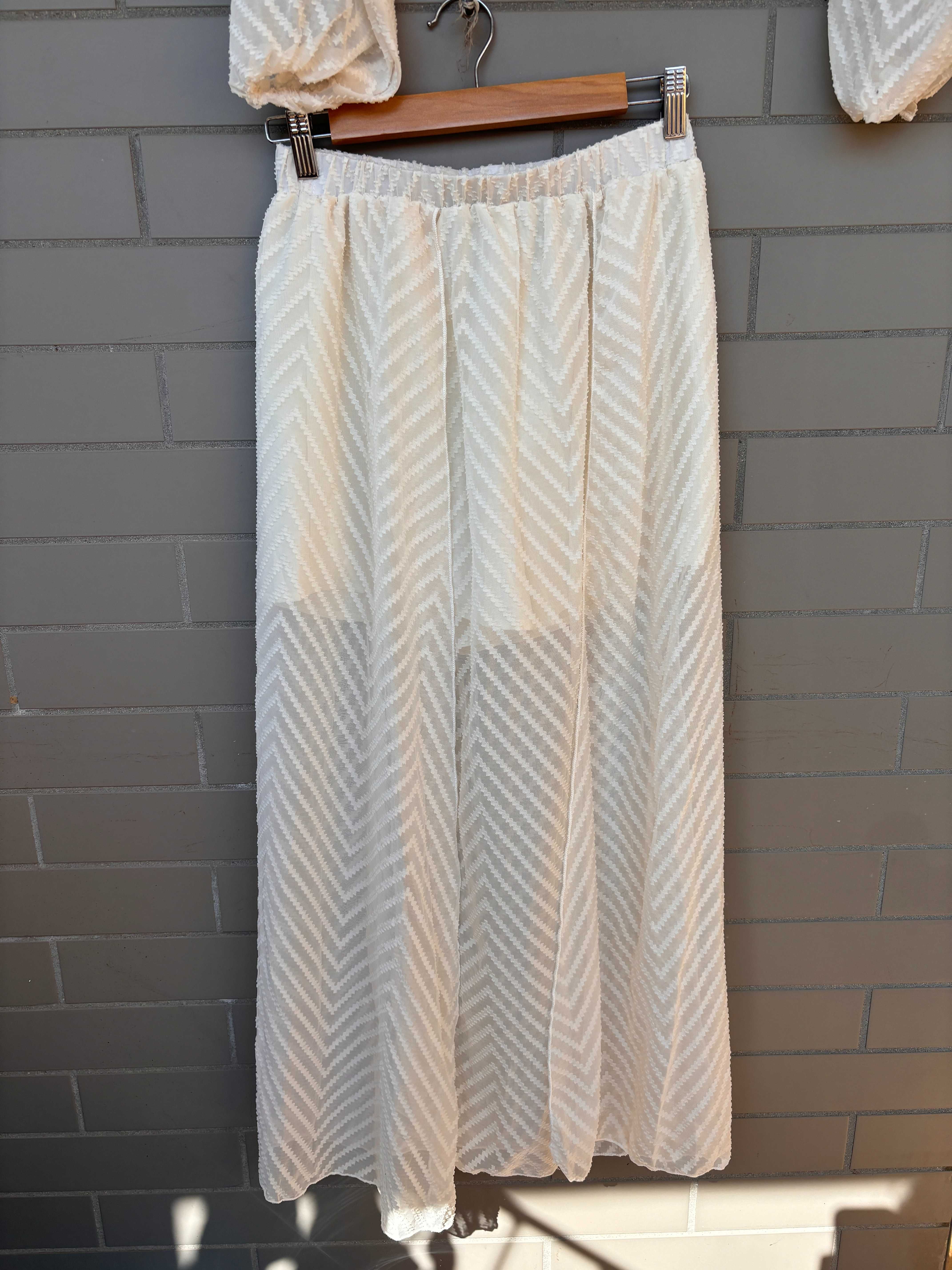 Conjunto top e saia-calção novo