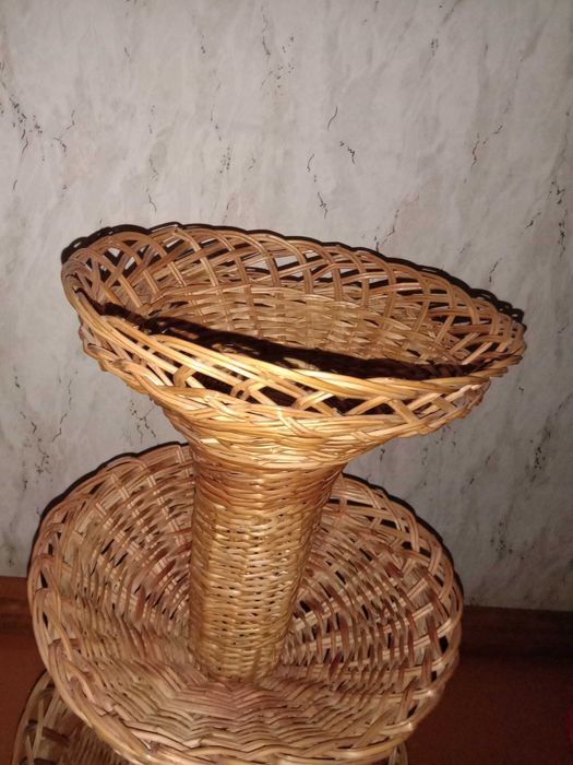 Продам фруктницу с лозы