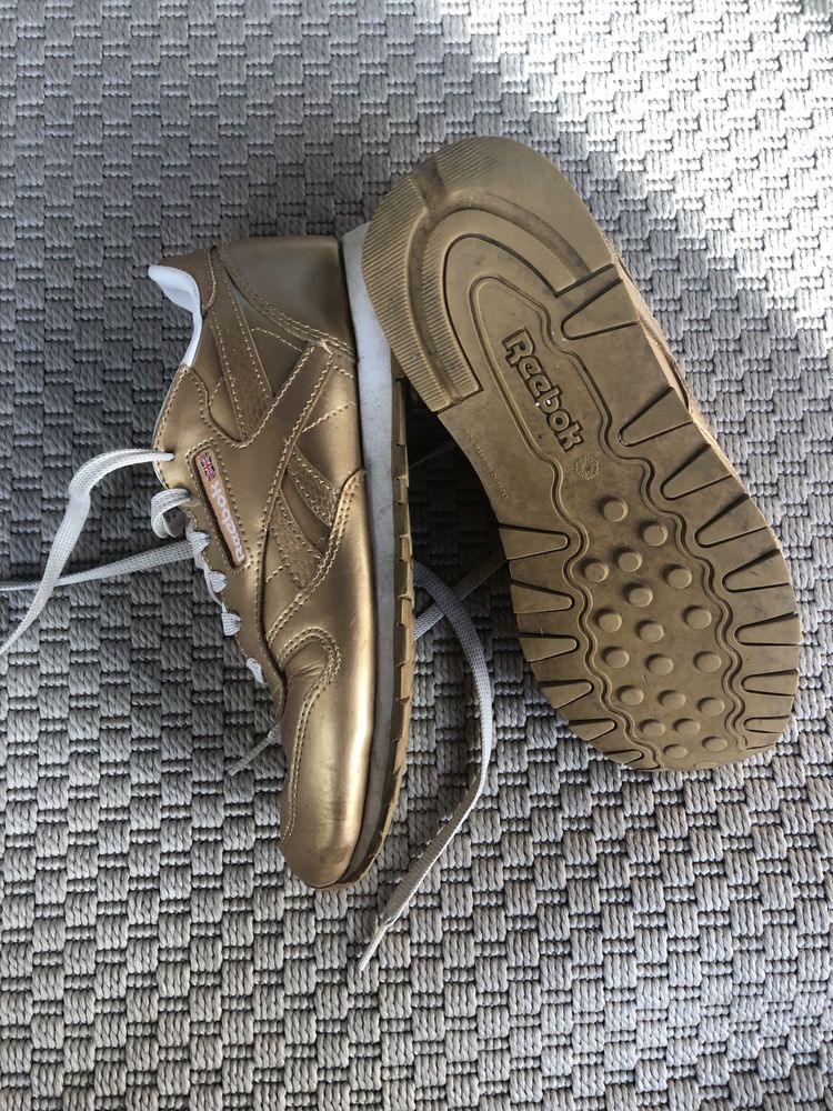 Ténis Reebok Dourados 35