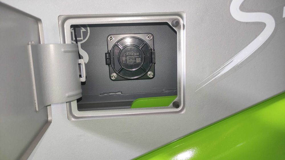 Електронавантажувачі JAC CPD15 ,  JAC CPD25 з зарядним пристроєм