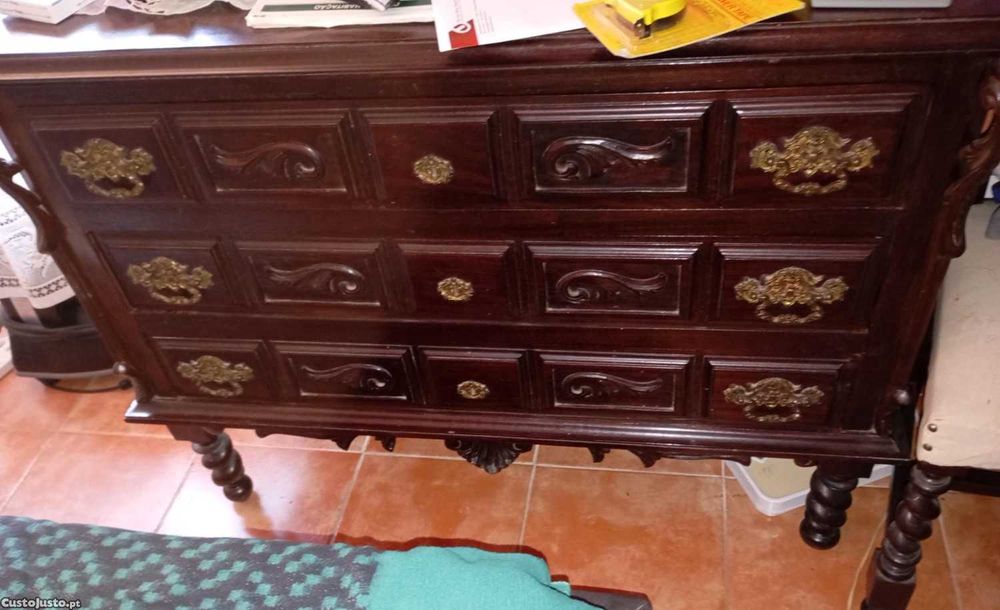 Cómoda de Madeira Maciça – Estilo Clássico / Vintage