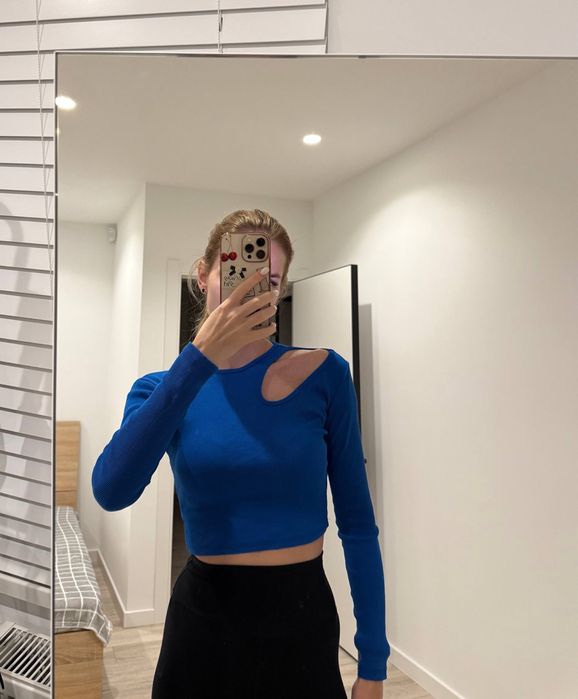 Кофтинка блакитна вкорочена з цікавими вирізами  Розмір С