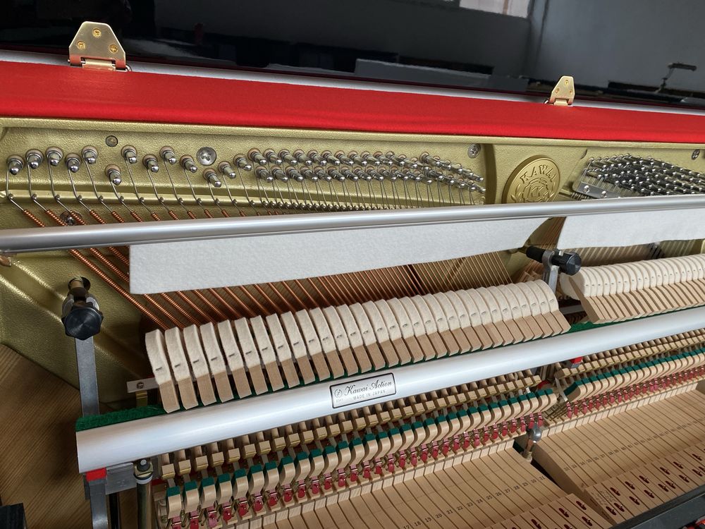 Piękne pianino Kawai K18