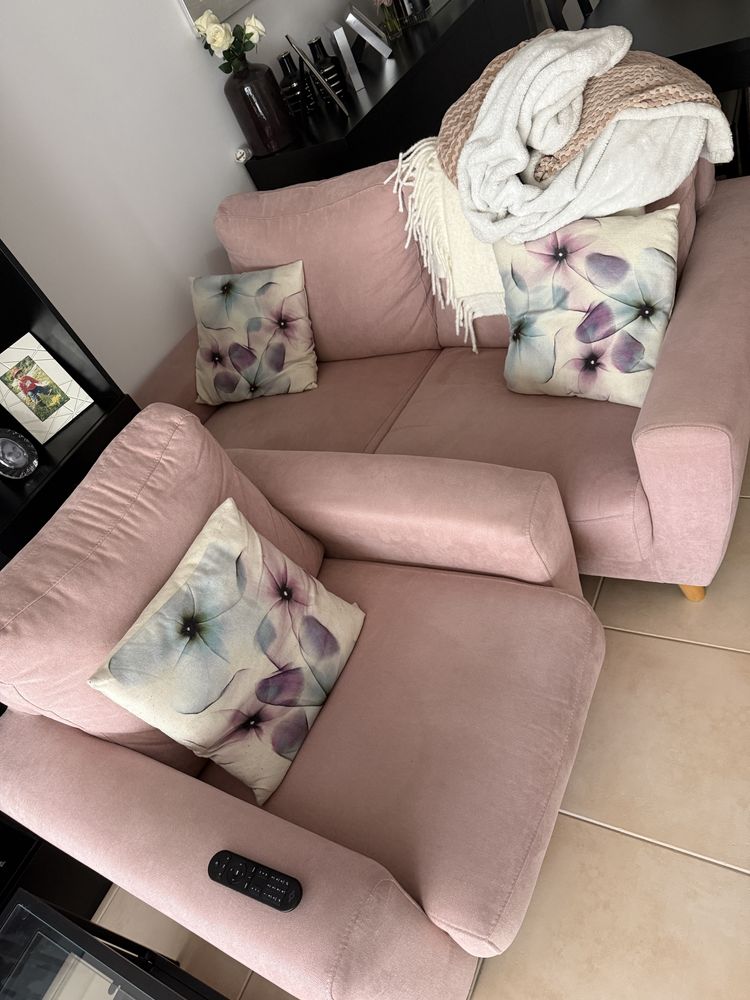 Sofa rosa com 3 acentos