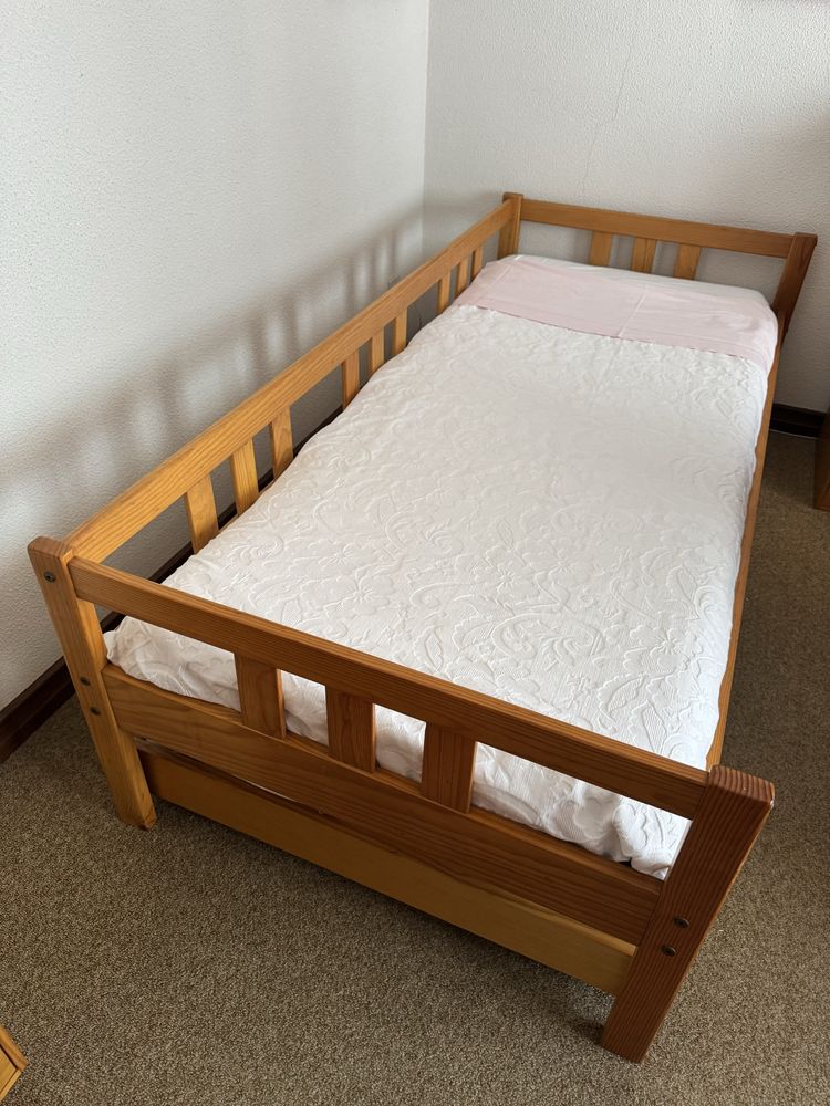 Conjunto 2 camas de solteiro + colchões