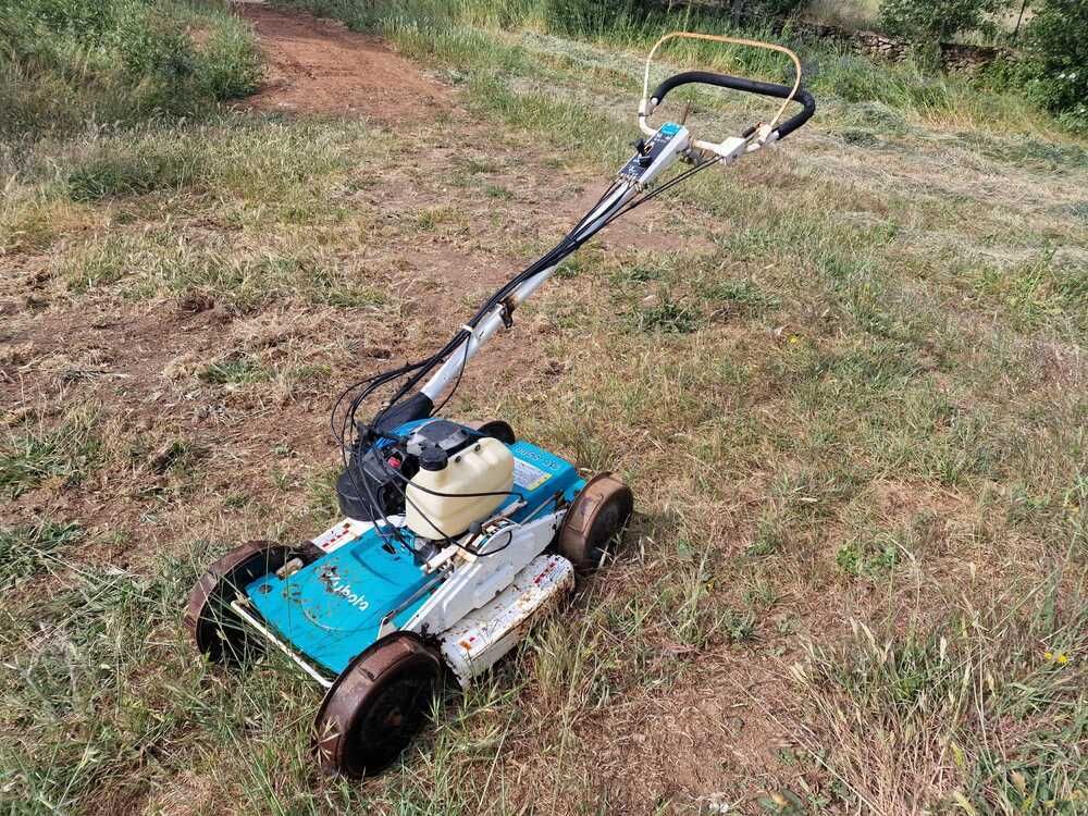 Corta mato / Destroçador de mato a motor - Kubota GC-S500 e GC-K501