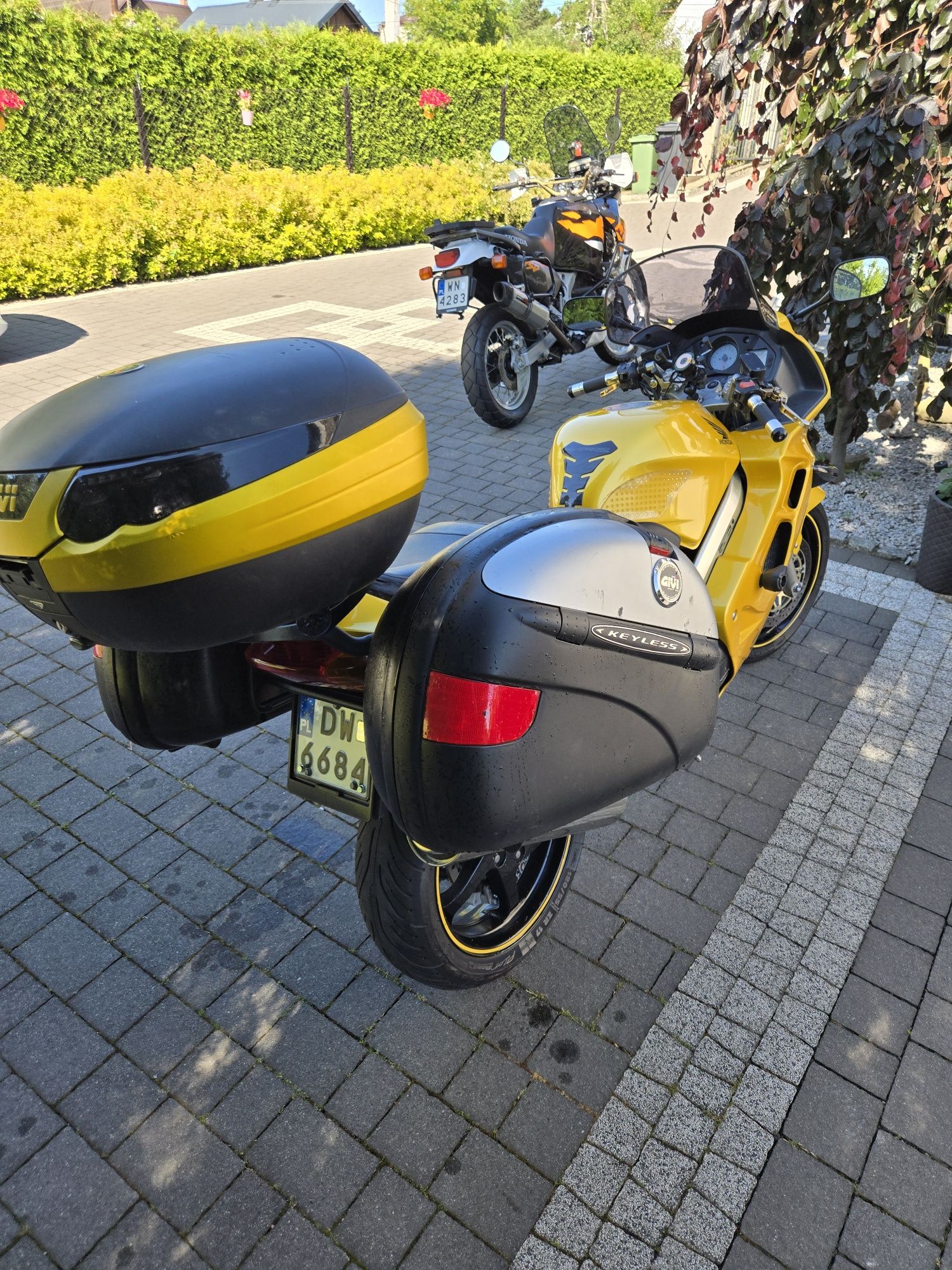 VFR 800 FI idealna bez wkładu dużo dodatków