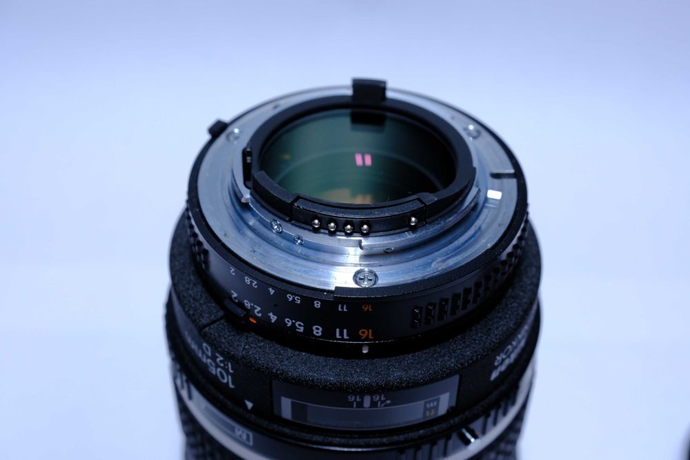 Nikon Nikkor 105 mm F 2.0 D AF DC