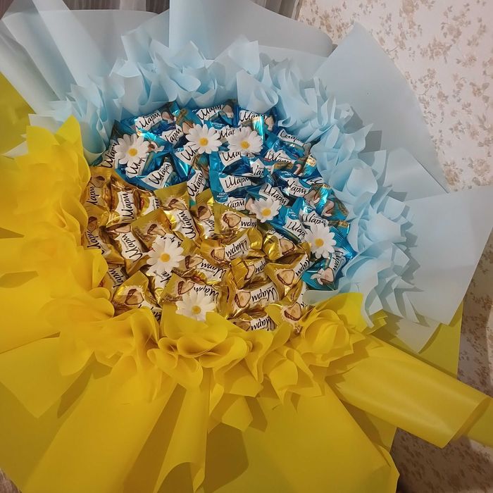 Торти, солодощі, смачні букети