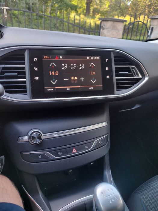 Peugeot 308 bogate wyposażenie orginalny przebieg kamera cofania