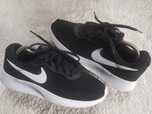 Кросовки Nike Tanjun 41р