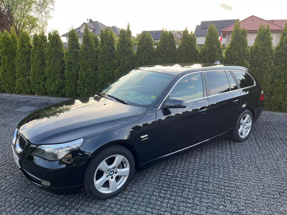 BMW E60 Seria 5 530xd 2010 touring 270KM czarna bardzo duży serwis