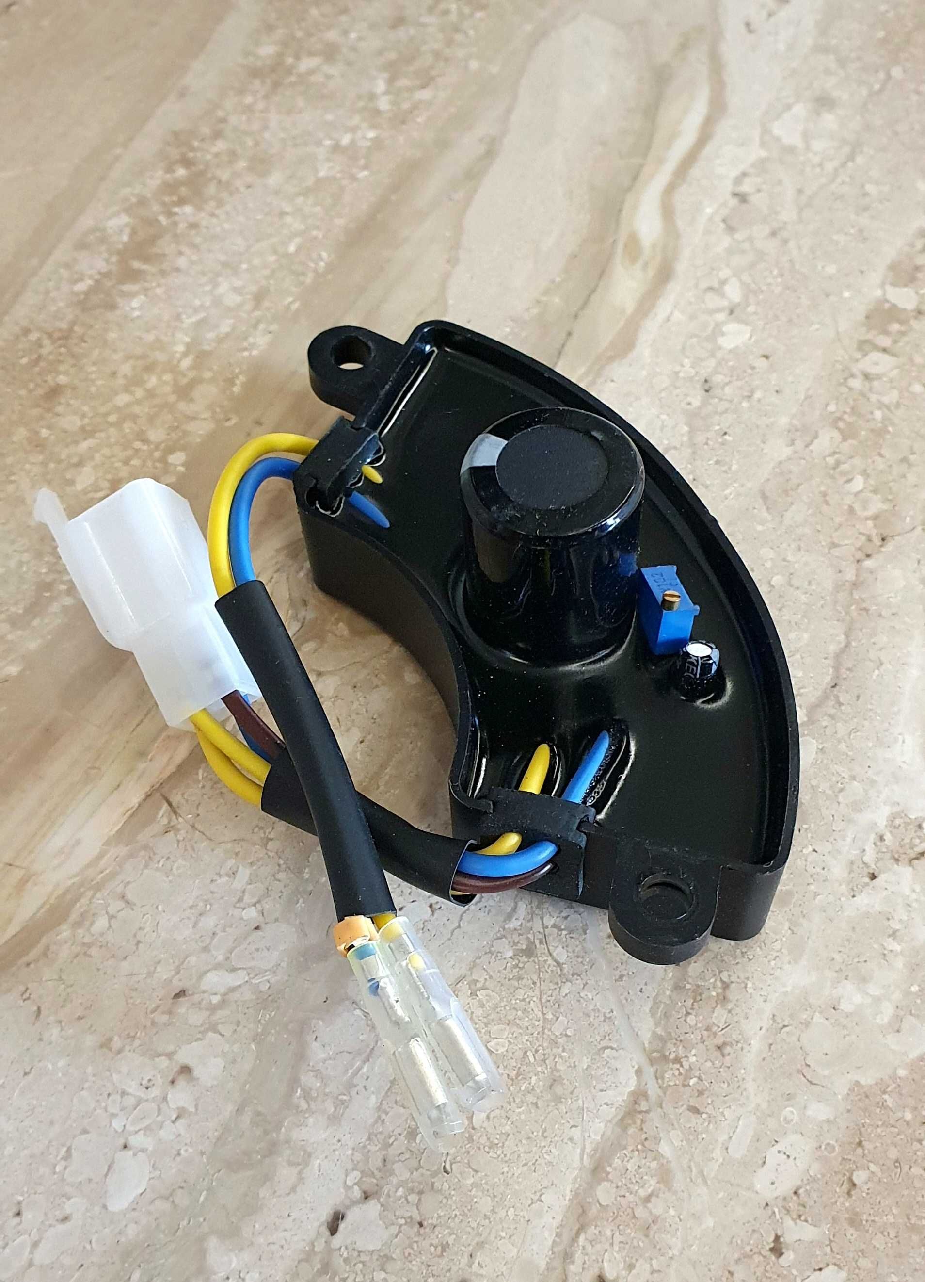 AVR регулятор напруги генератора 2- 4 кВт. 220v - 330 mF.