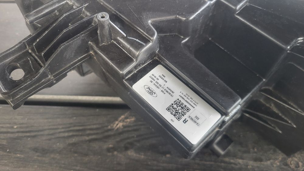 Lampa przednia ford escape prawa