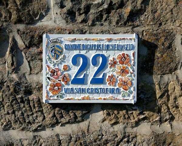 Tabliczka adresowa ceramiczna. Numer, numery na dom. Szyld reklamowy.