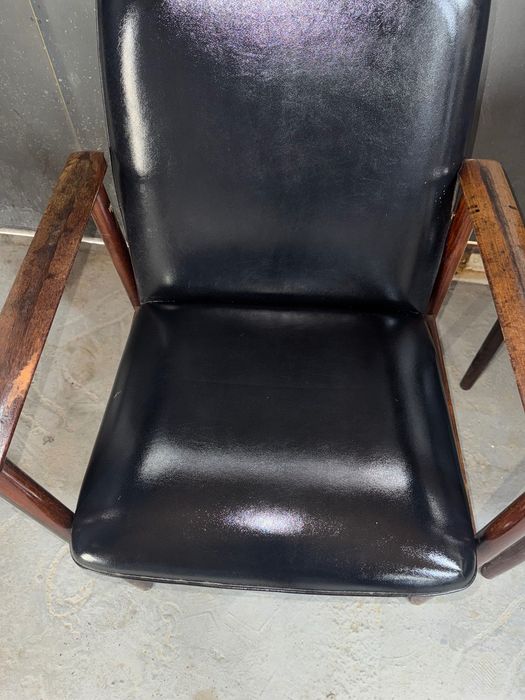 Датське тикове крісло від Фінна Юля